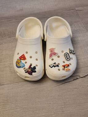 CROCS White Classic Clog Sole Detail